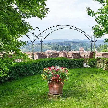 拉维佐宫酒店 3*